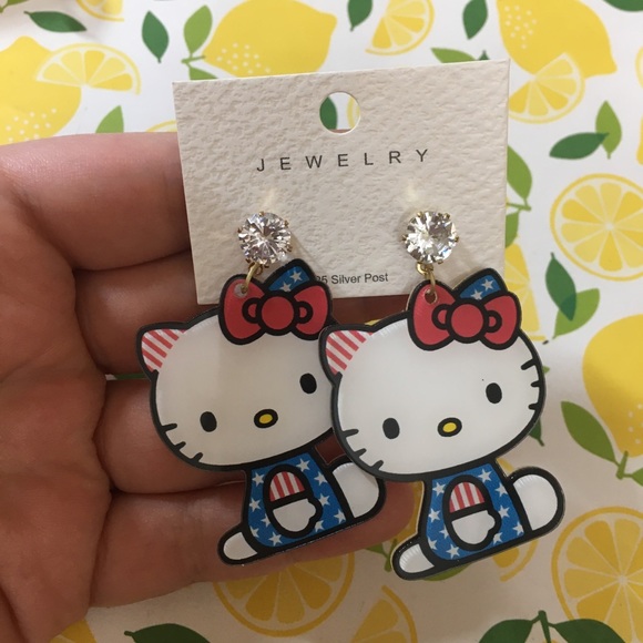 🍊NWT Sanrio Hello Kitty USA CZ Earrings - Picture 5 of 8